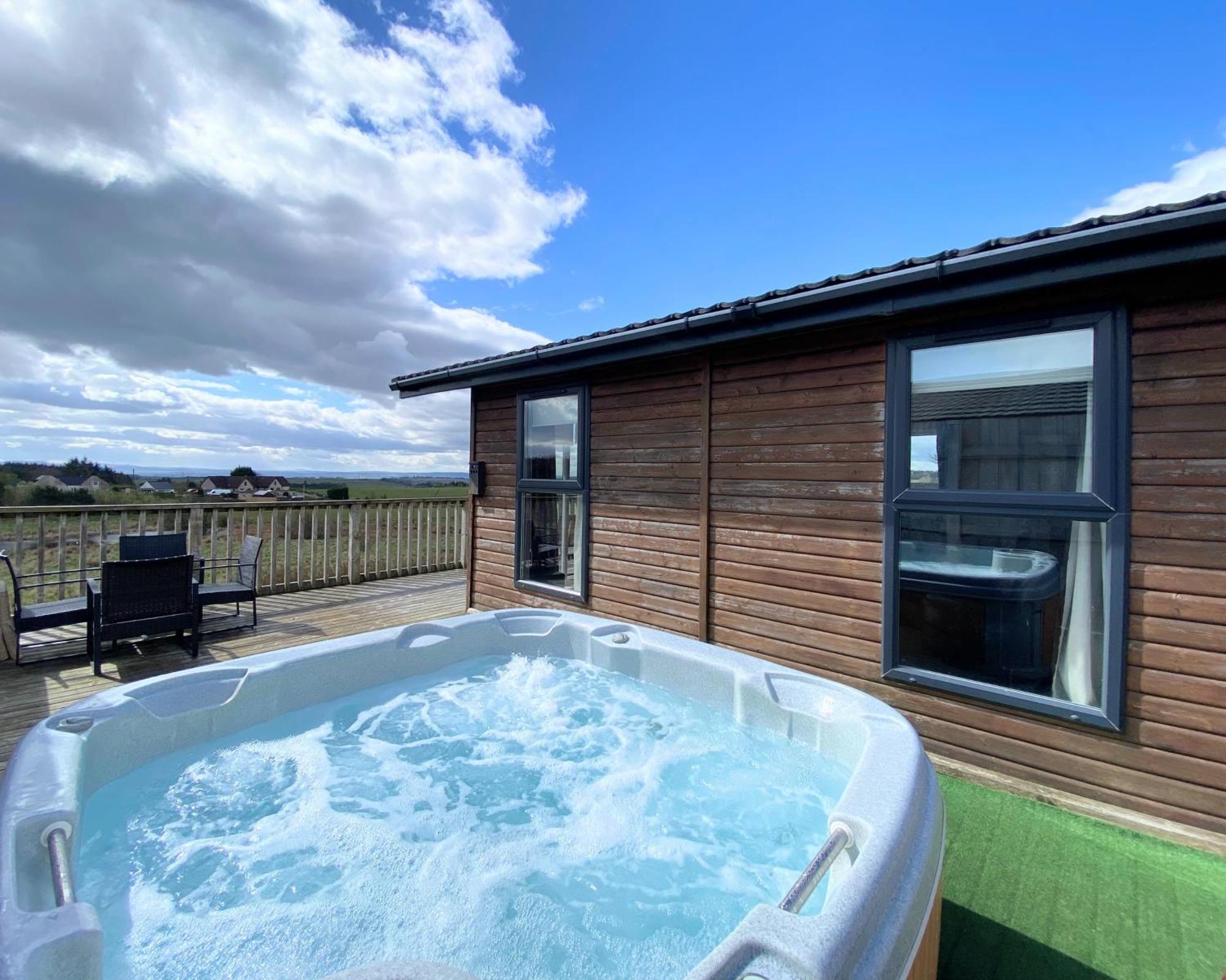 KeltyBenarty 11 With Private Hot Tub - Fife - Loch Leven - Lomond Hills - Pet Friendly别墅 外观 照片